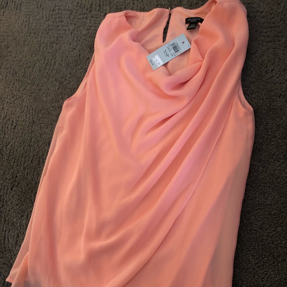 Adorable Ann Taylor peach tank top!